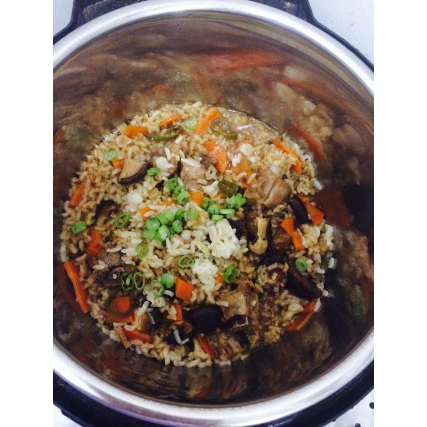 喷香排骨焖饭（爆好吃）