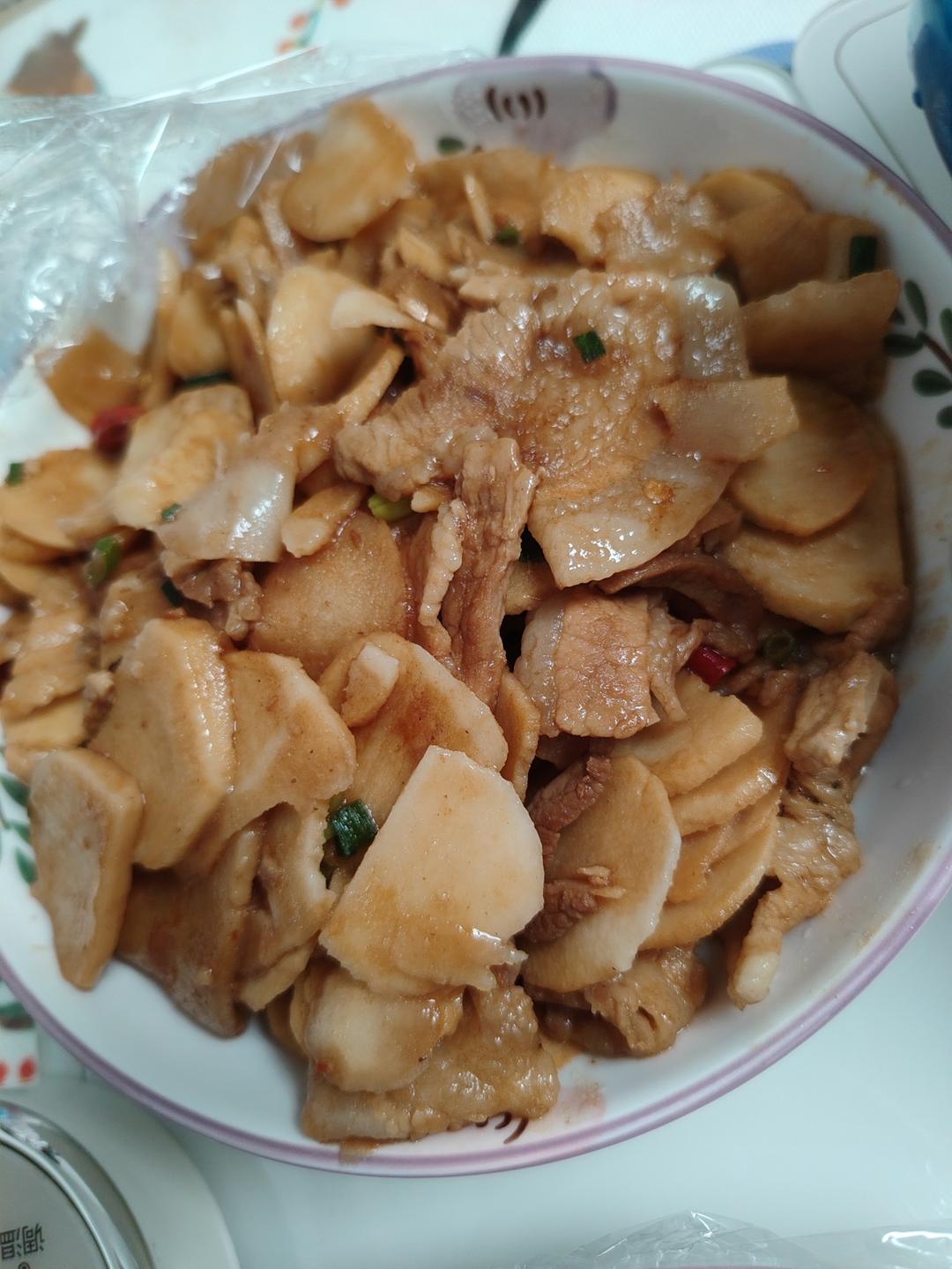 五花肉炒茨菇