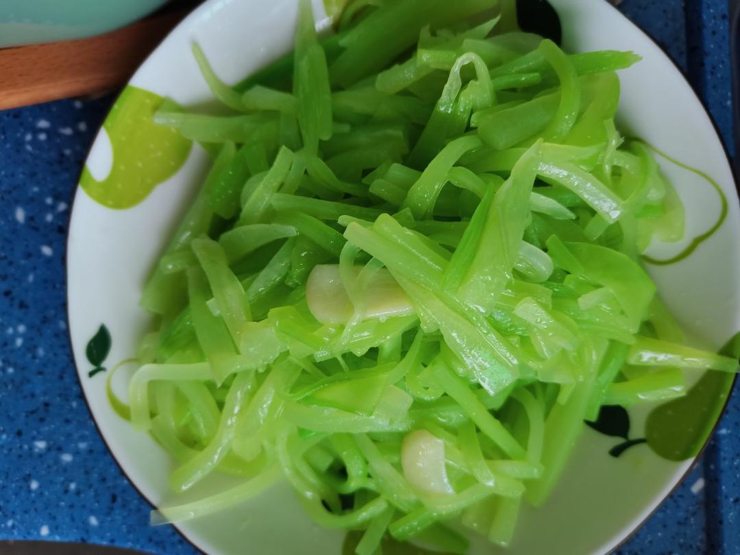 清炒莴笋丝