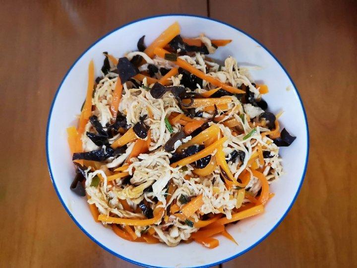 凉拌鸡丝（爽口低脂鸡胸肉）