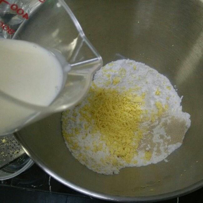 熟蛋黄面包（比斯吉面包）的做法 步骤2