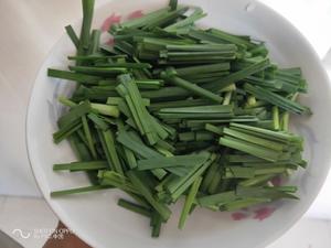 韭菜炒河虾的做法 步骤2