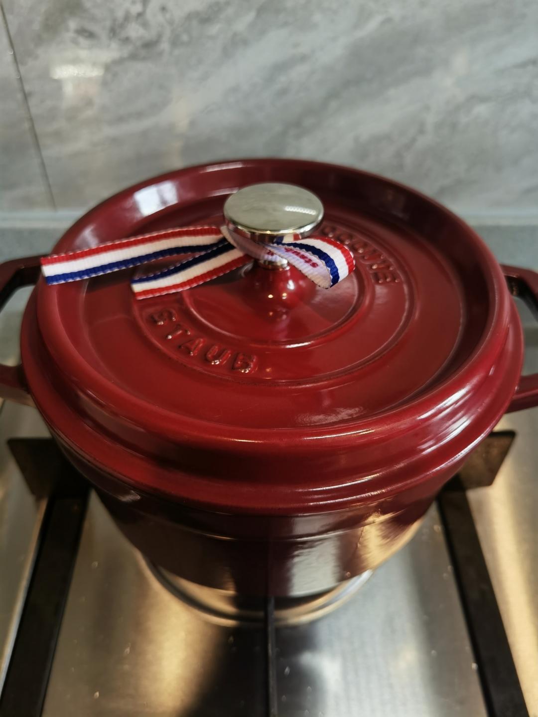 Staub珐琅铸铁锅的开锅+养成