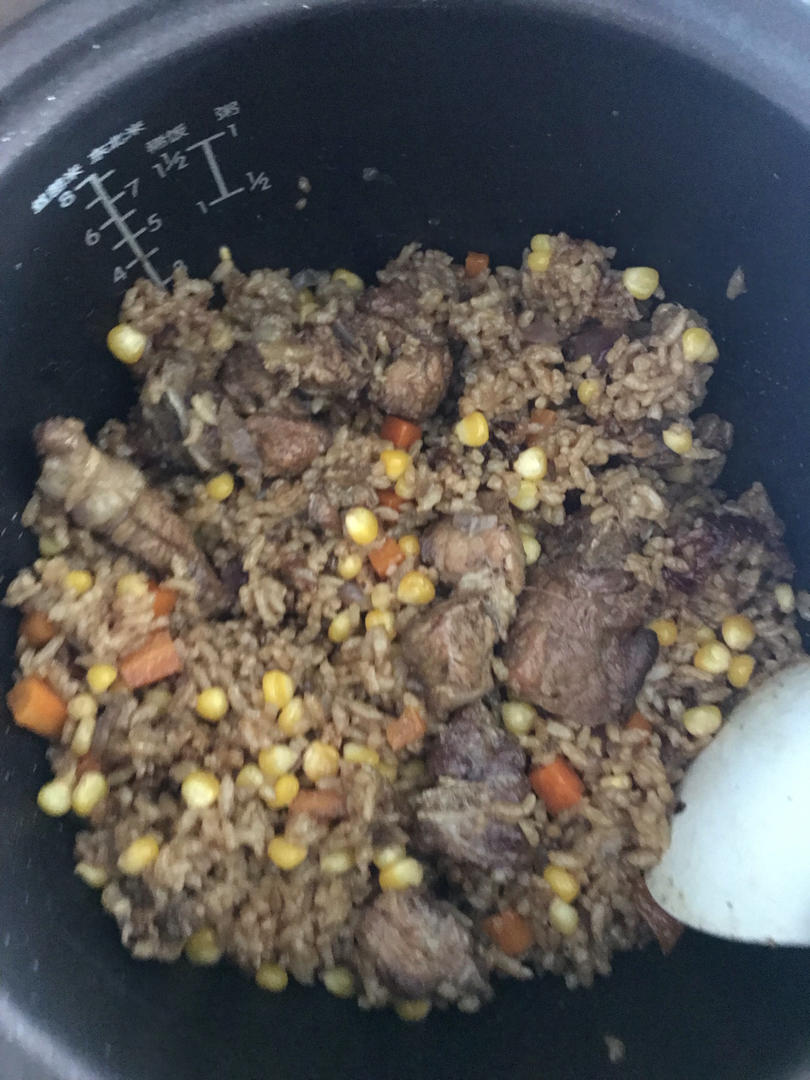 【排骨焖饭】