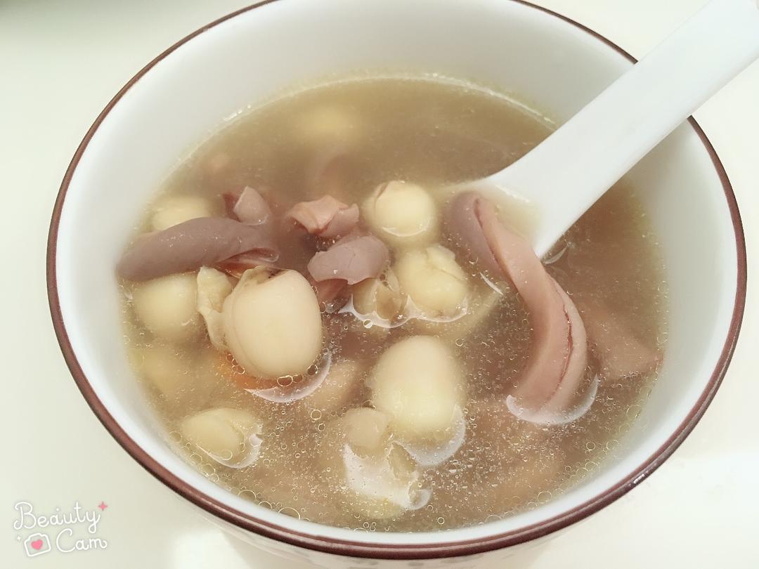 a瑶宝宝做的莲子猪肚汤