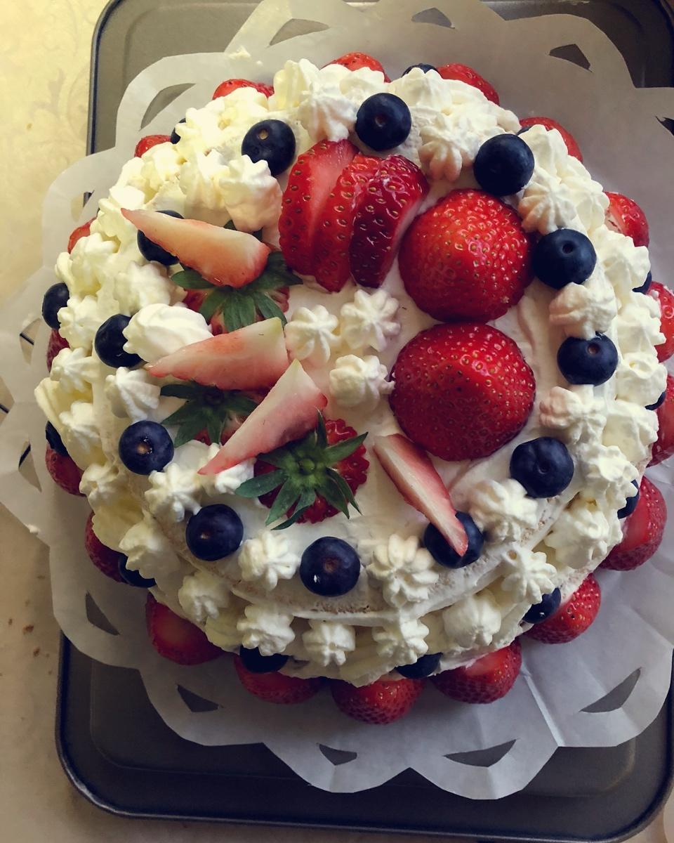 西楼11做的草莓裸蛋糕(6寸生日蛋糕)