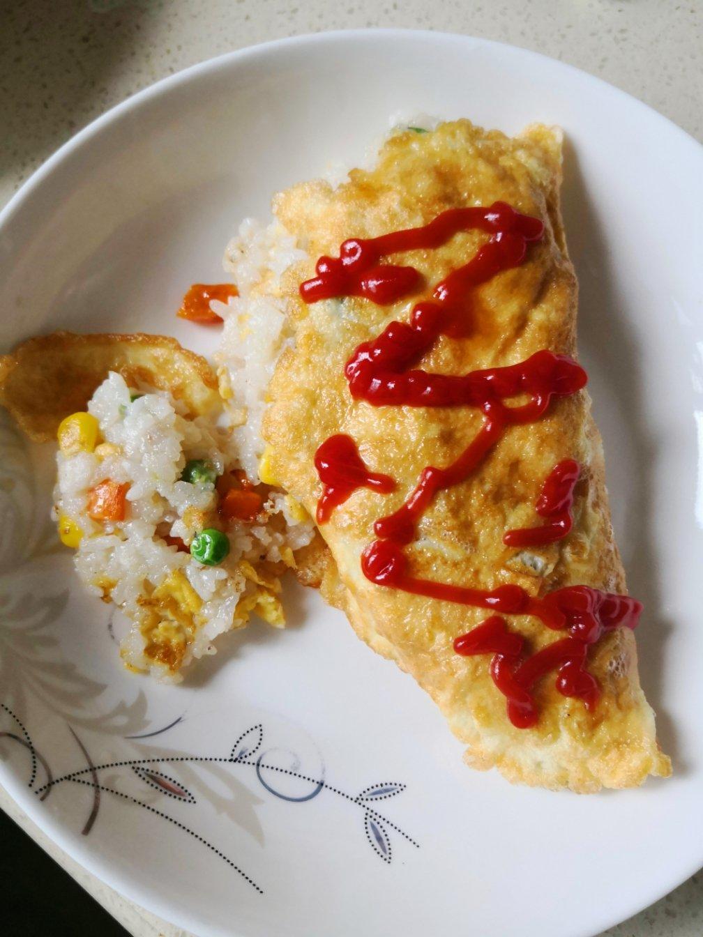 诱人番茄酱蛋包饭