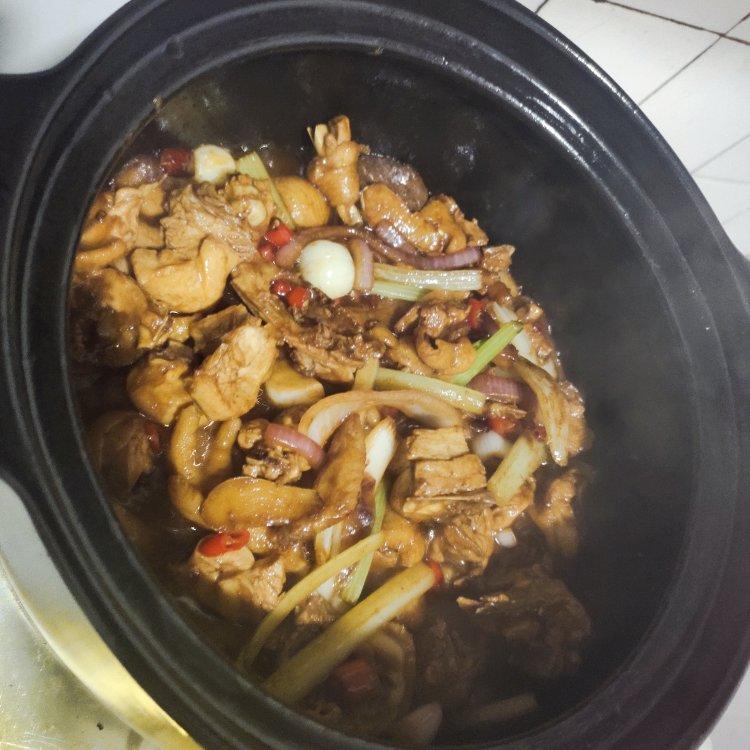 一鸡两吃的广东鸡煲