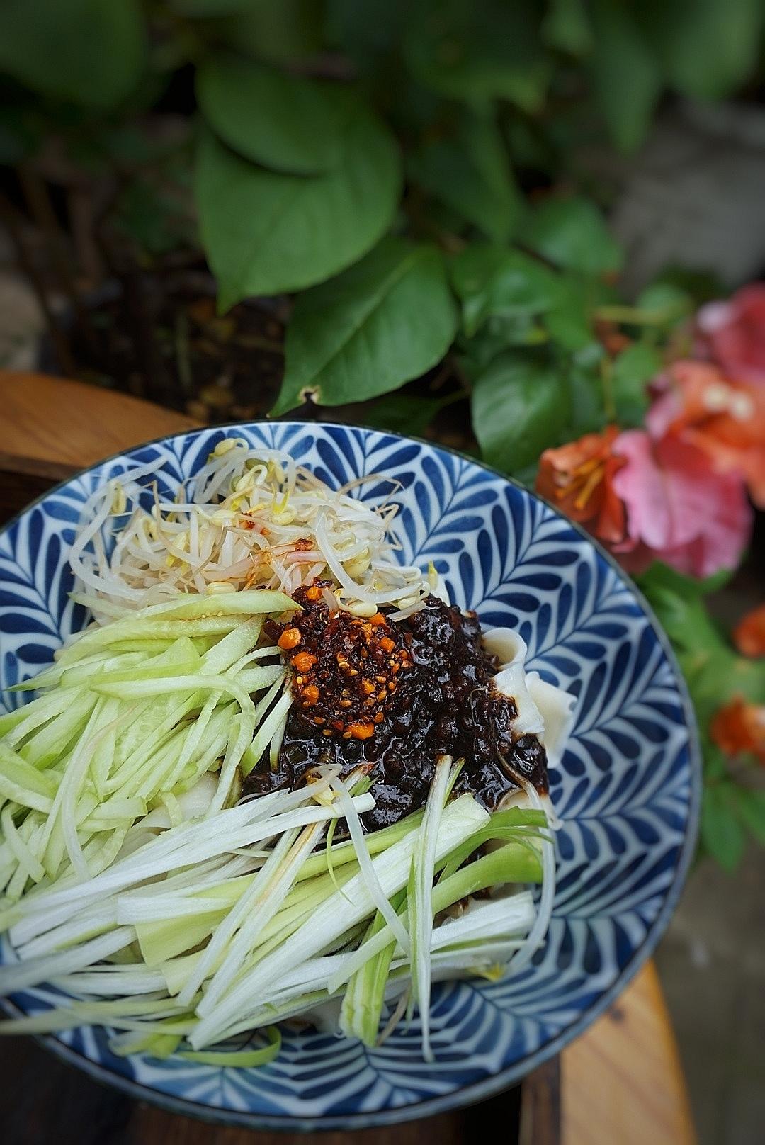 面面俱到：炸酱面&香菇花肉面&牛肉臊子面