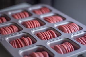 红丝绒草莓乳酪小吐司🍓 酸甜可口果味十足的做法 步骤7