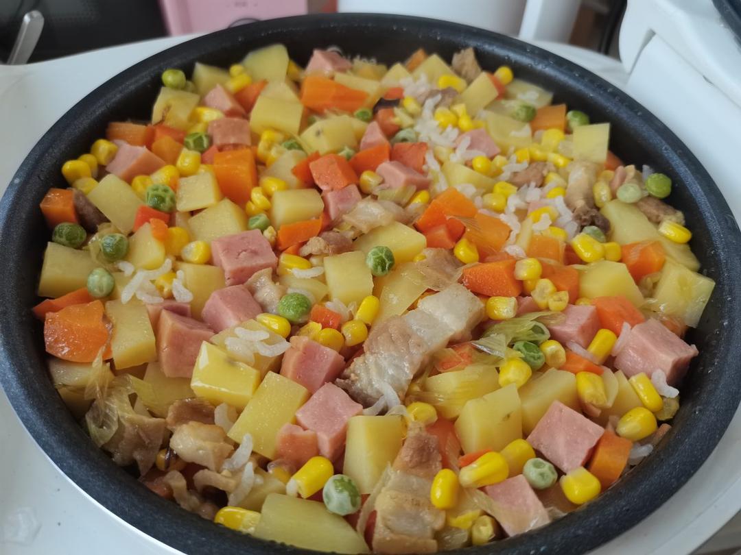 土豆五花肉焖饭