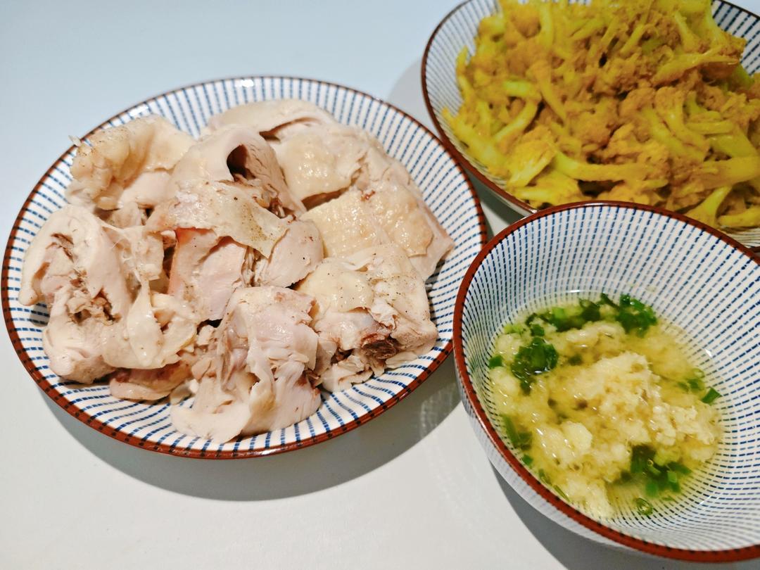 嫩滑广东白切鸡腿配姜葱汁，瞬间消灭米饭