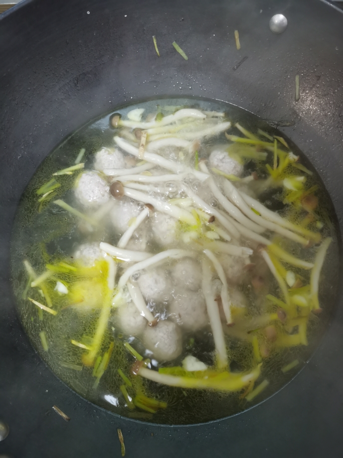 无添加肉丸蟹味菇汤的做法 步骤4