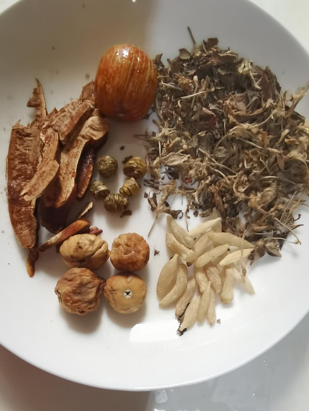 熬夜上火来一碗--金线莲灵芝麦冬瘦肉汤