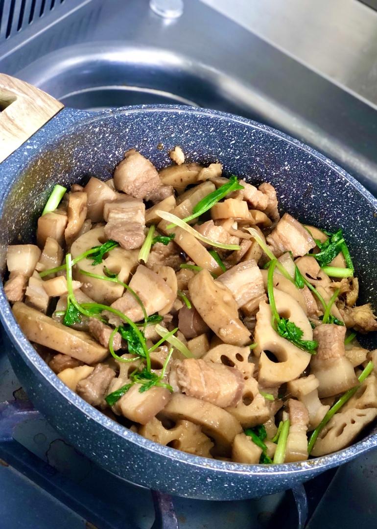 莲藕焖五花肉