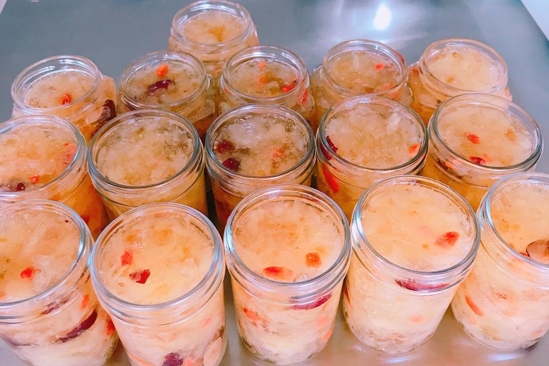 银耳桃胶皂角米雪燕羹