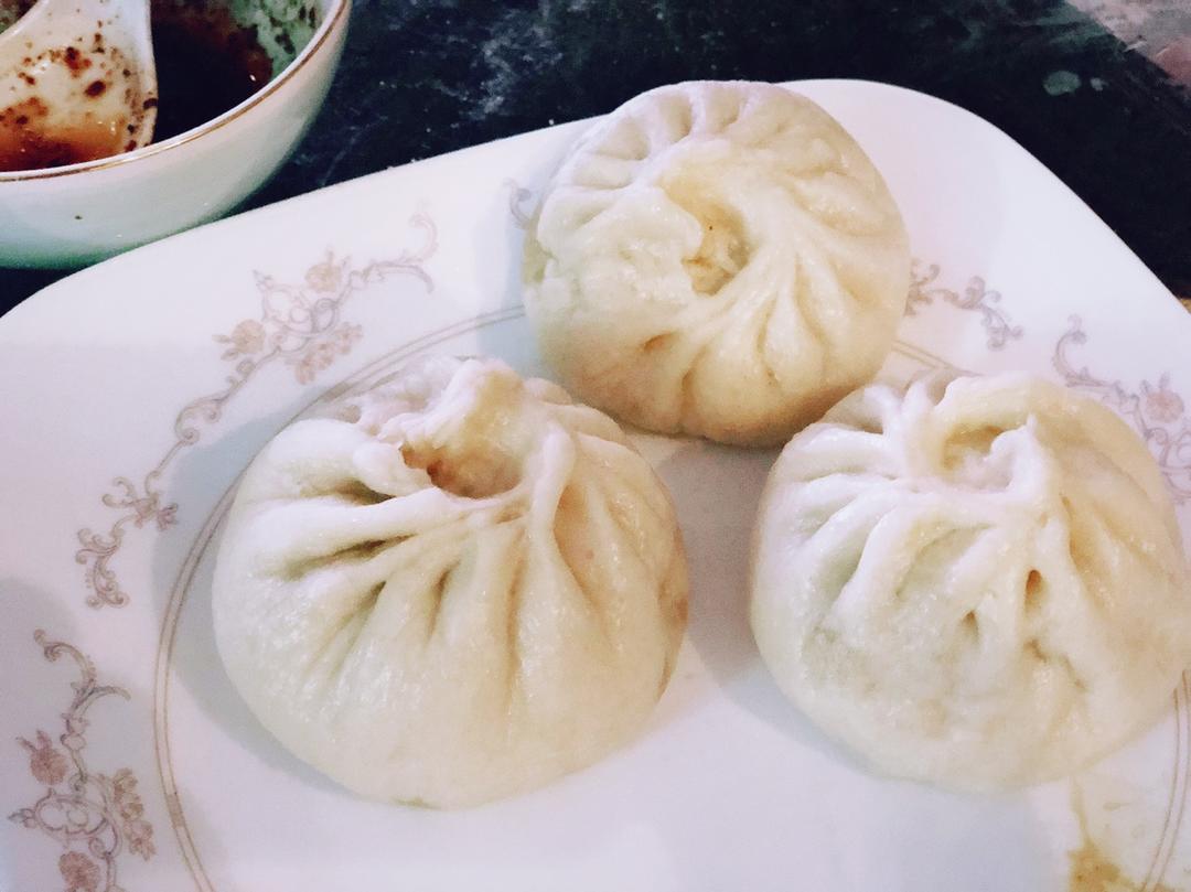 鲜美多汁的洋葱牛肉包子