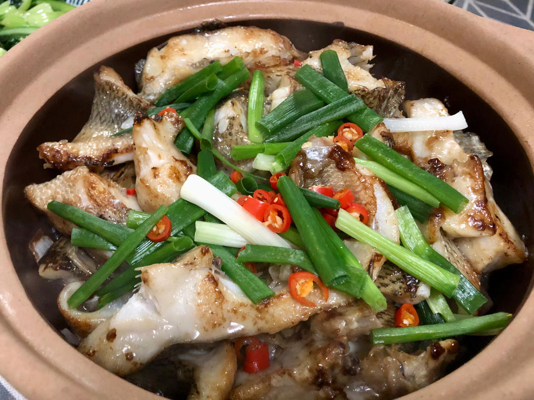 神仙下饭菜【葱焗鱼】！不加一滴水，煮出满屋香
