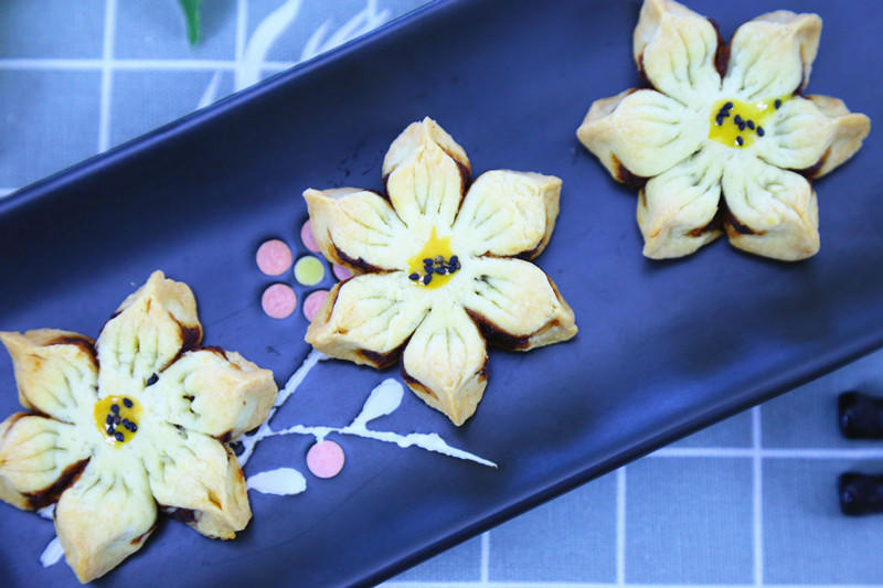 豆沙花瓣酥 宝宝辅食食谱的做法