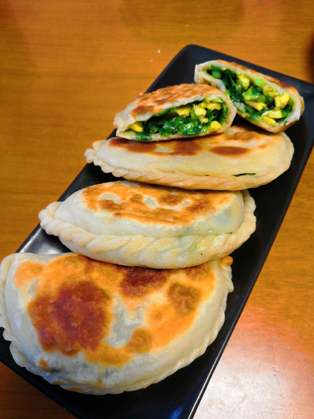 王hh的妈妈做的鲜香韭菜盒子