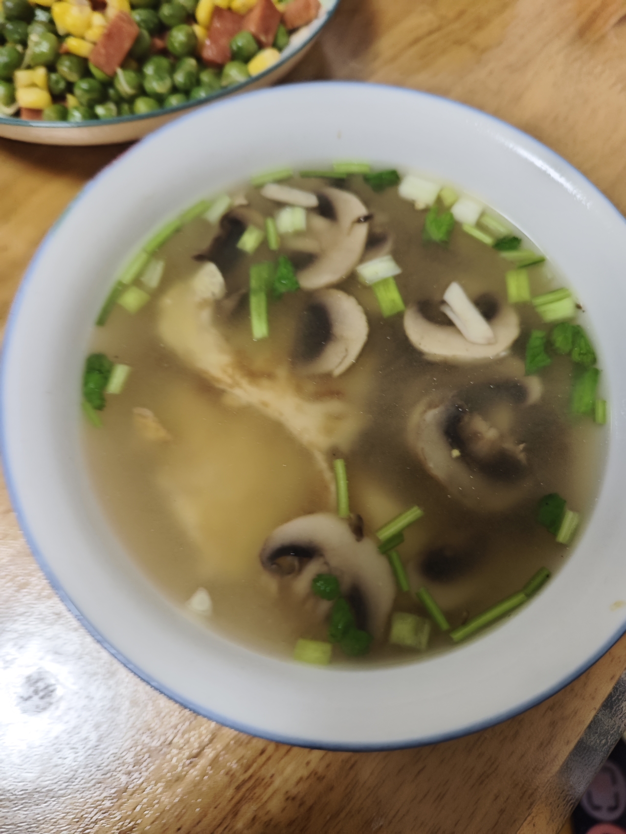 口蘑鸡蛋豆腐汤