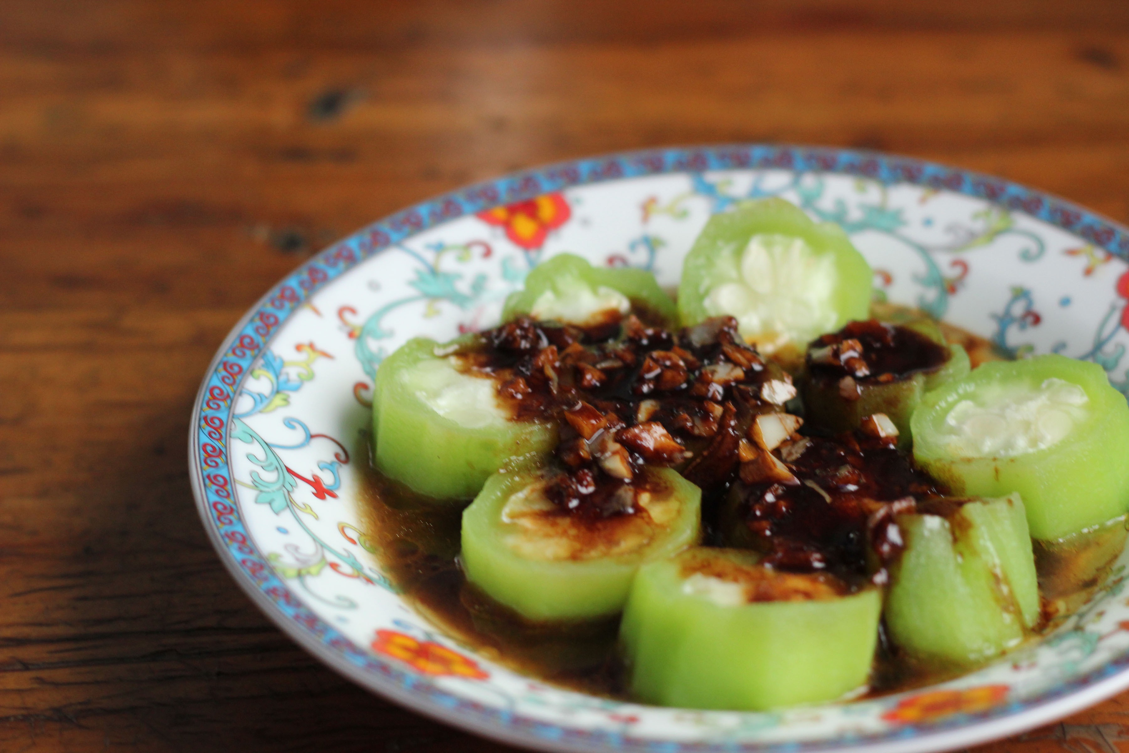 只需要五分钟就可以的美味蒜蓉蒸丝瓜
