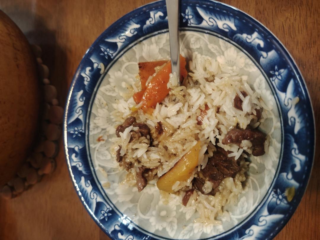 新疆羊排抓饭