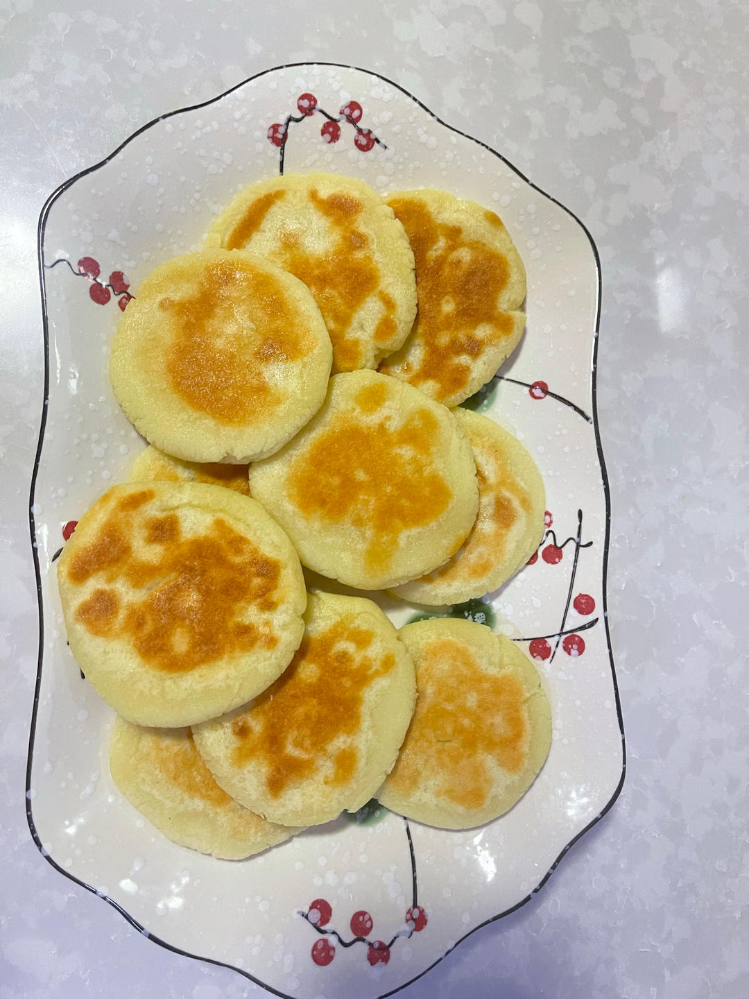 一个苹果  一碗糯米粉  这么做软糯香甜  好吃极了  带馅的苹果糯米饼