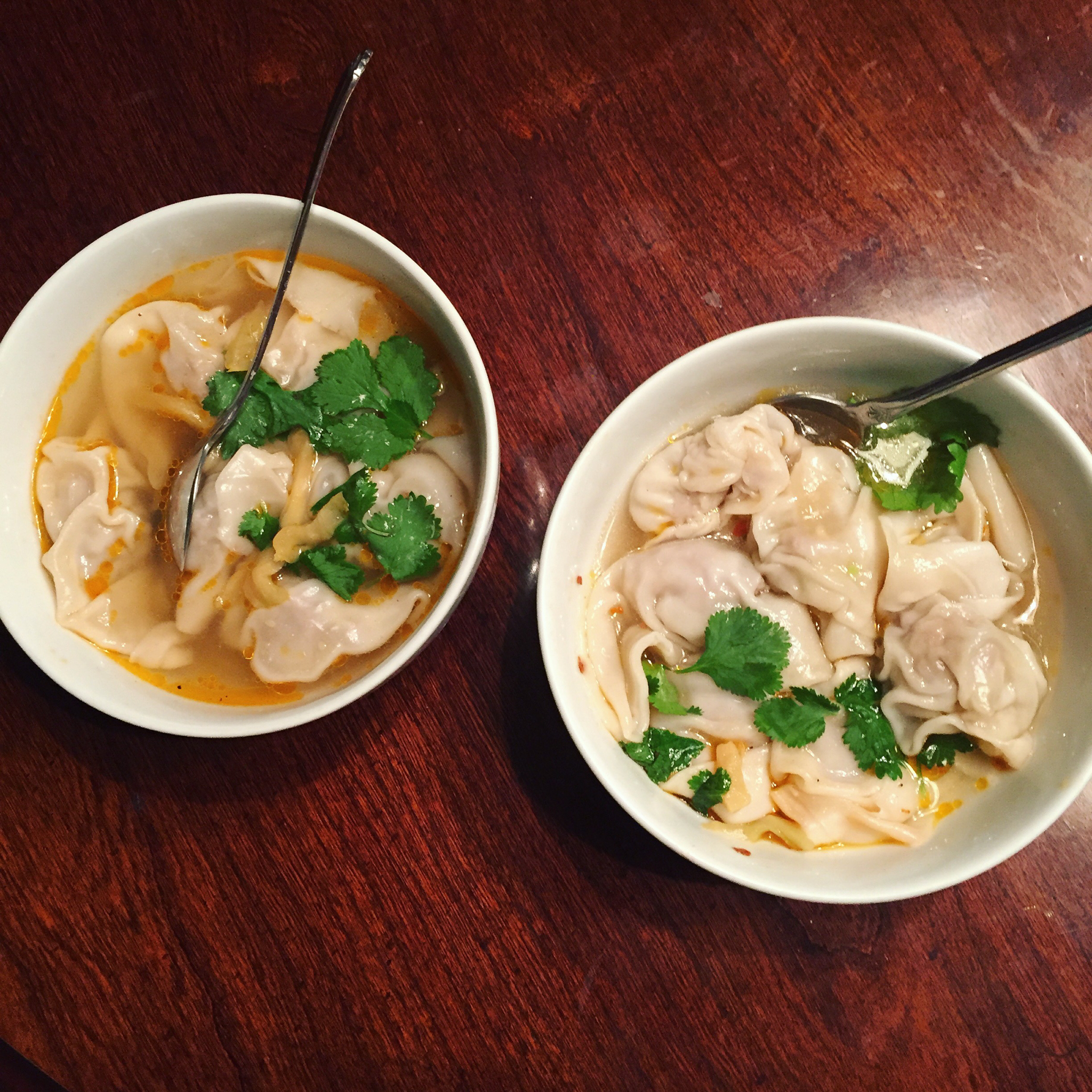 一碗热气蒸腾的小馄饨