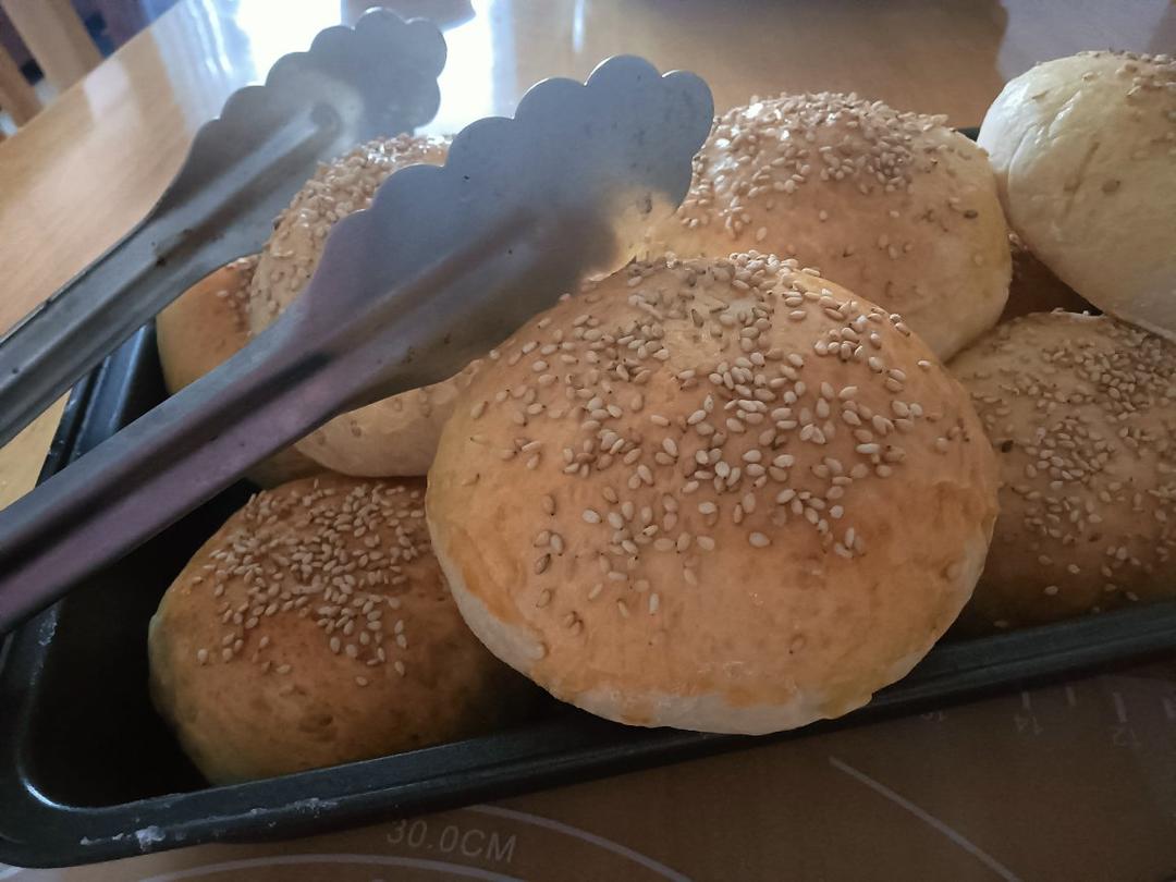 想让巨无霸汉堡变得更美味，就差这款面包了——汉堡面包