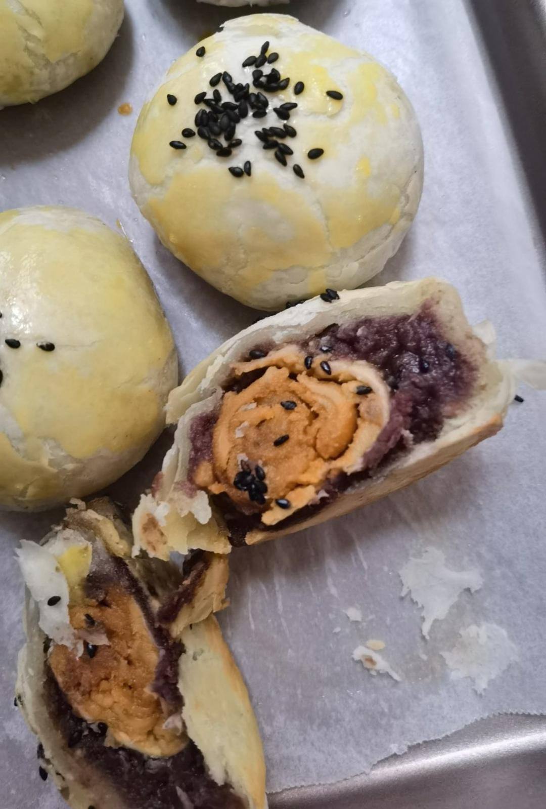伴手礼必备之蛋黄酥，层层酥掉渣超好吃！