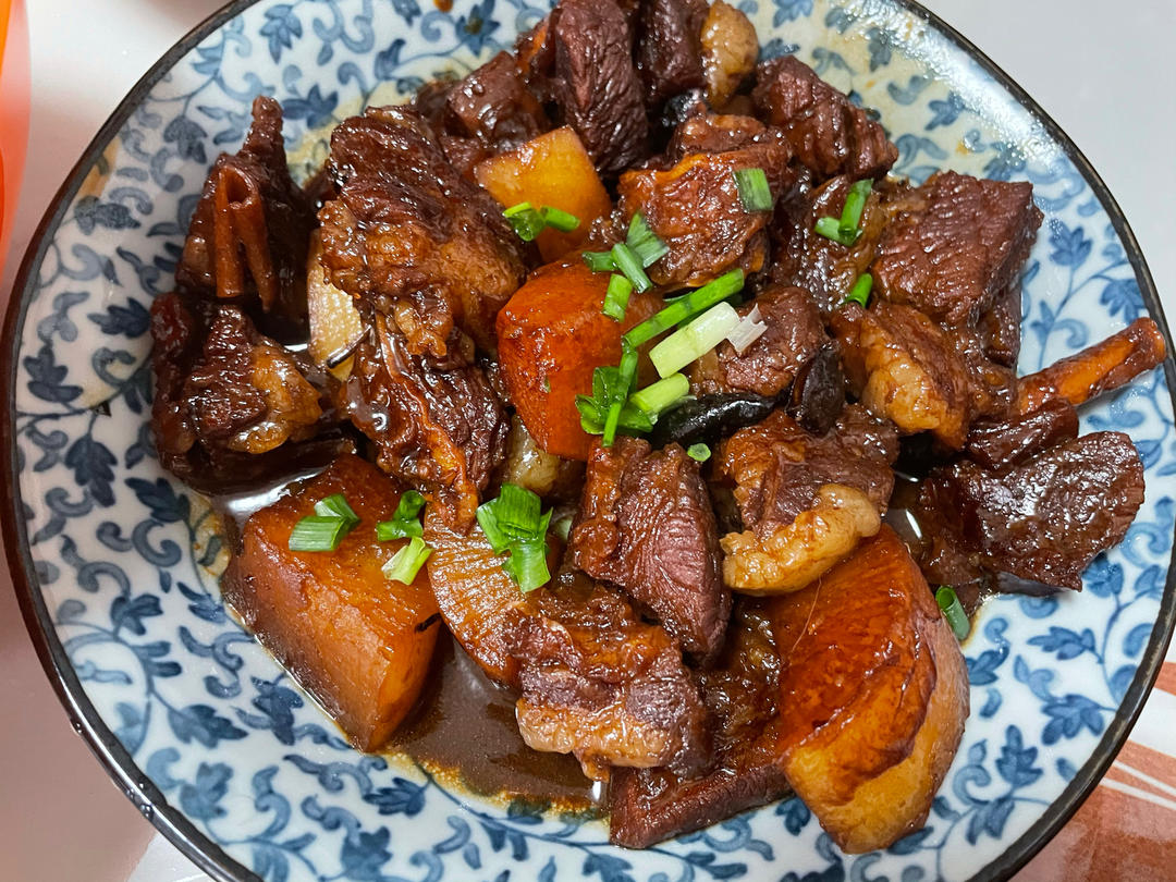 萝卜牛腩煲