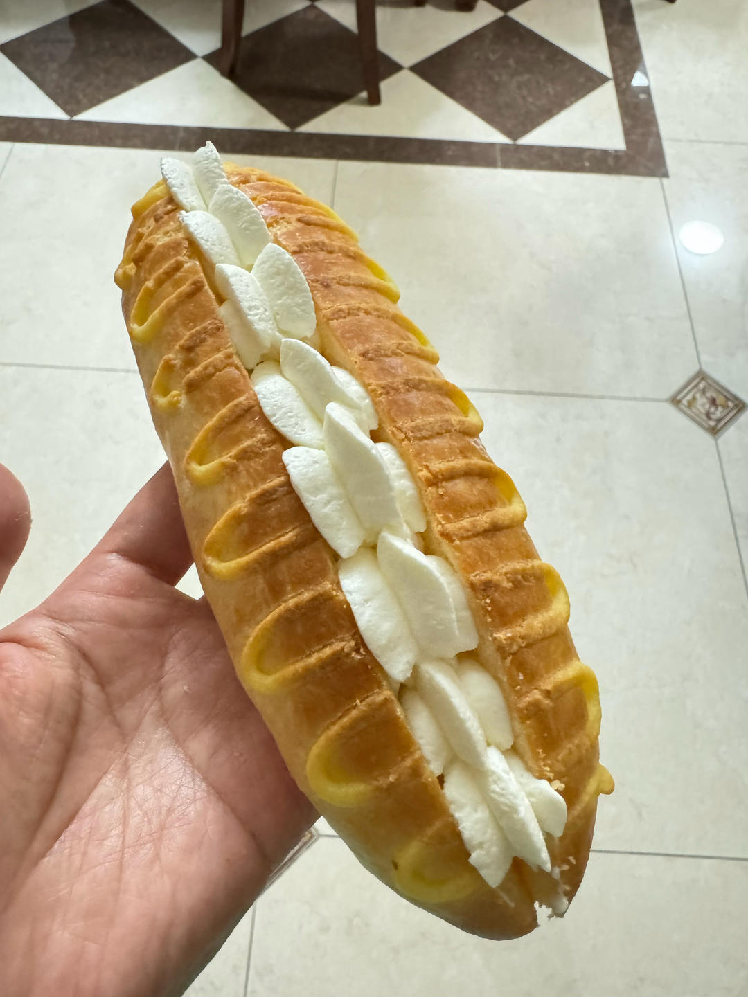 鲜奶油毛毛虫面包