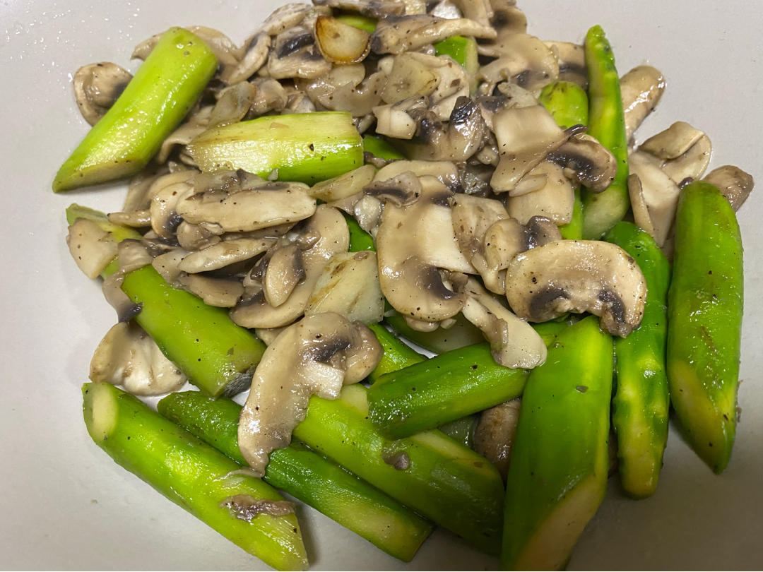 口蘑炒芦笋