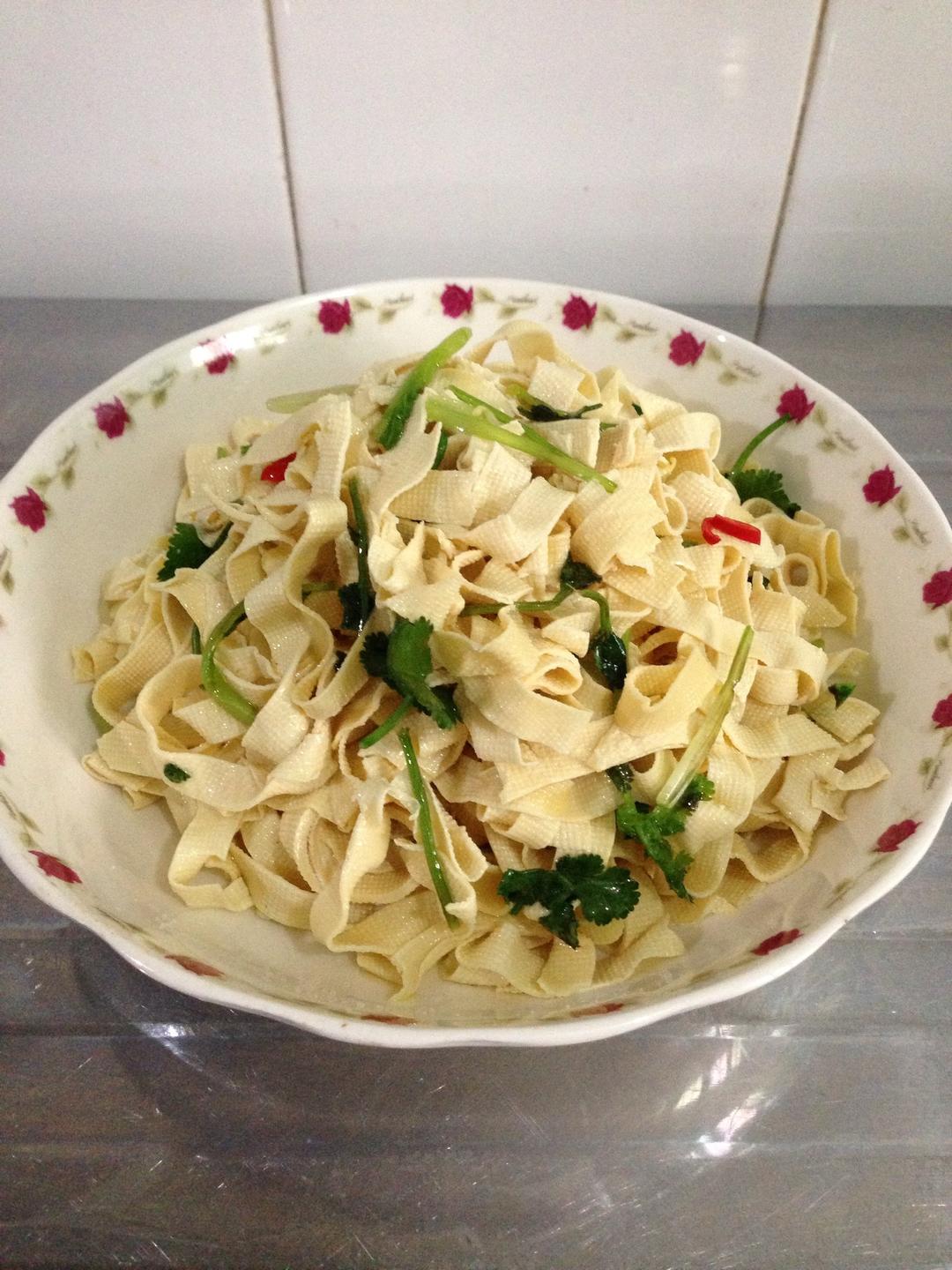 凉拌豆皮的做法