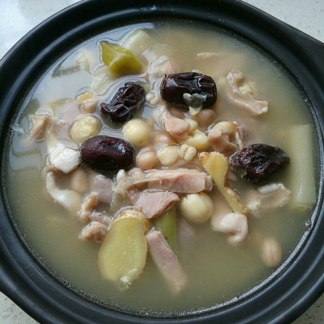 珊乐的美食之旅做的薏米猪肚汤