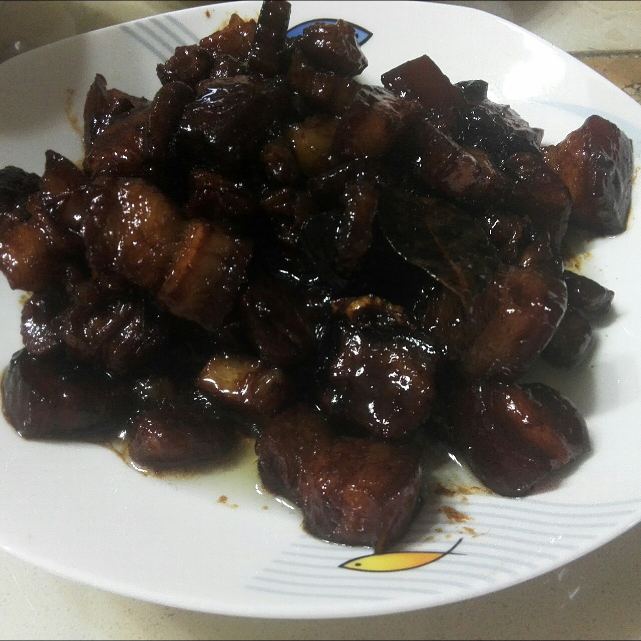 吃着碗里望着锅里的红烧肉