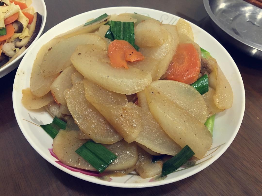 焖烧萝卜牛腩，软烂鲜香，好吃又下饭