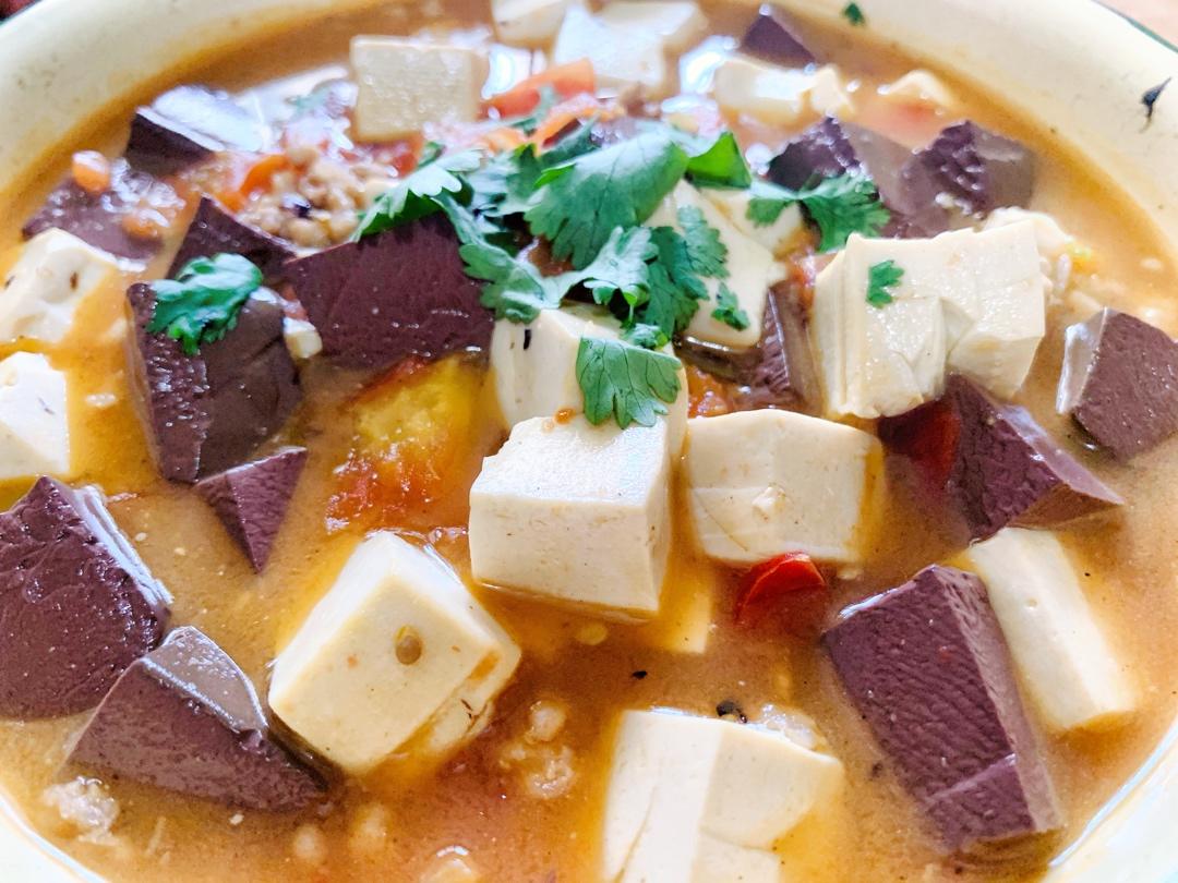 厨师长教你：“双色豆腐”的家常做法，口感软嫩弹牙，先收藏起来