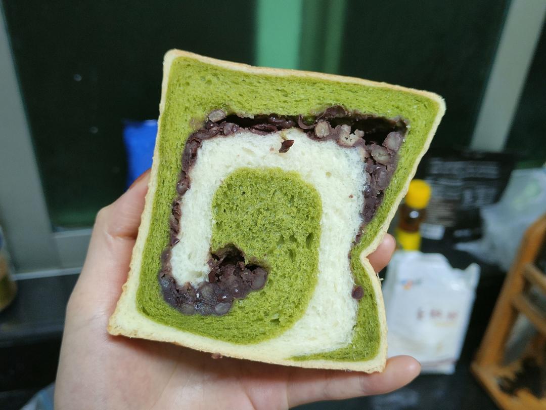 抹茶蜜豆双色吐司