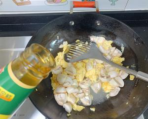 5分钟口菇炒鸡蛋😎的做法 步骤6