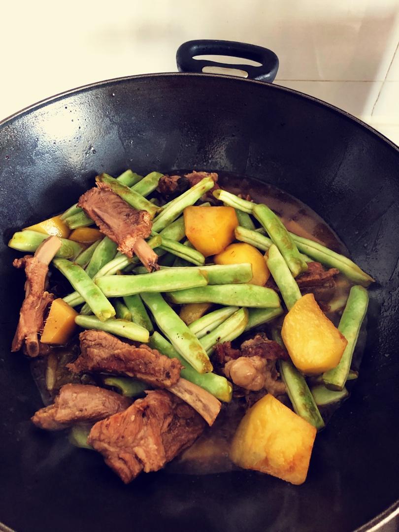 排骨芸豆焖面