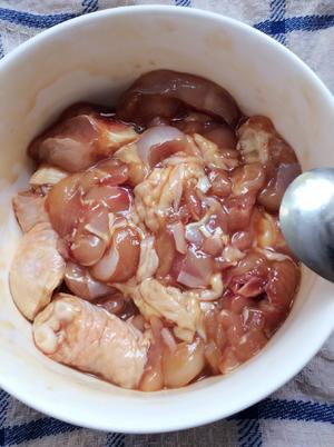 杏鲍菇炒鸡肉的做法 步骤1