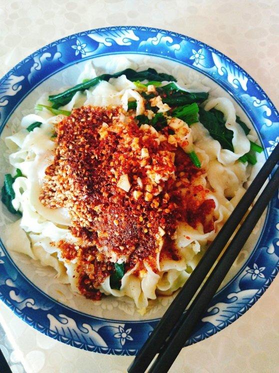 曹亚宁做的油泼面