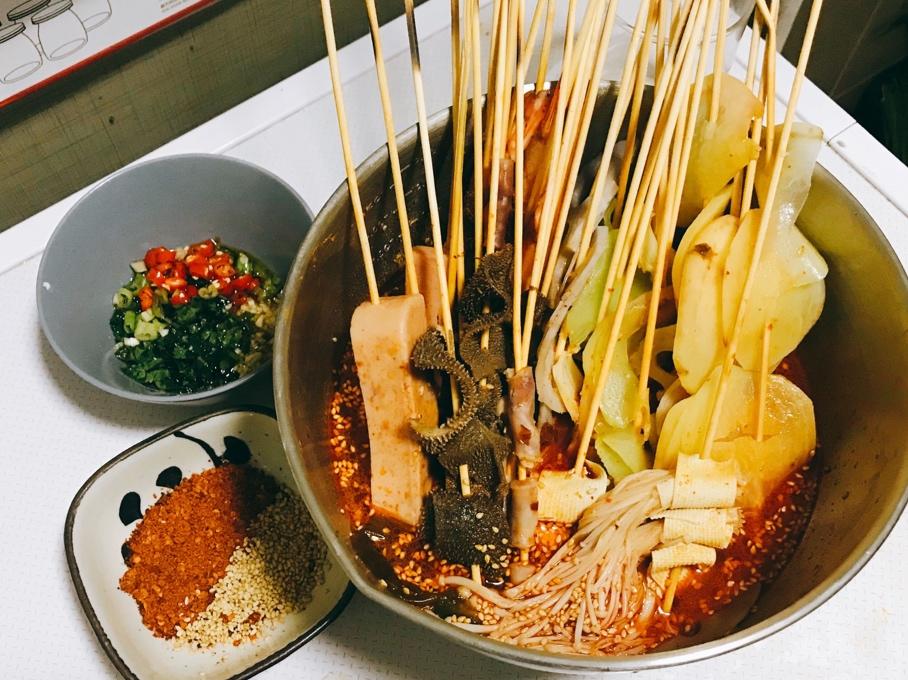 厨师长教你：“冷吃串串”的家常做法，味道很赞，先收藏起来