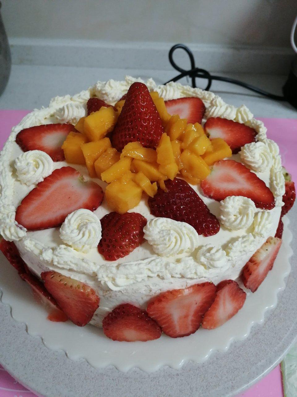 新手必成8寸生日蛋糕（详细多图干货经验分享，解决戚风蛋糕塌陷，奶油饰面涂不好，烤箱温度不好掌握等各种问题）