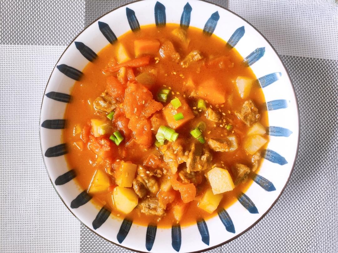 汤浓肉嫩的番茄牛腩，牛腩软烂秘法