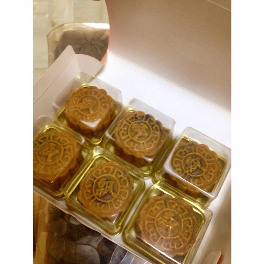 广式月饼——蛋黄莲蓉月饼