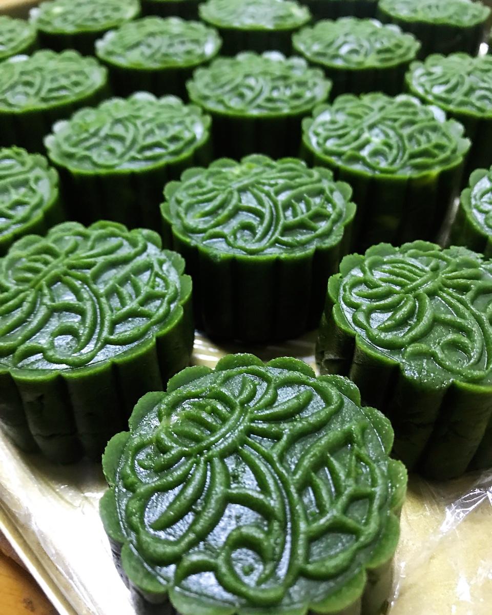 奶黄拉丝月饼—麻薯奶黄馅配上像曲奇般的饼皮，炒鸡好吃