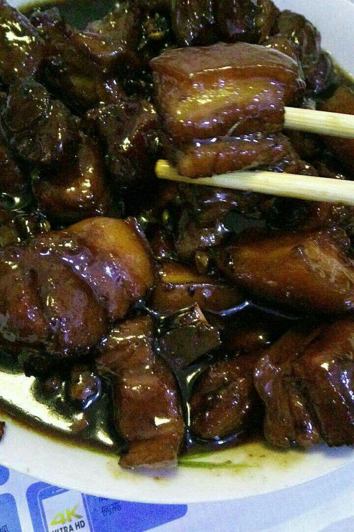 吃着碗里望着锅里的红烧肉